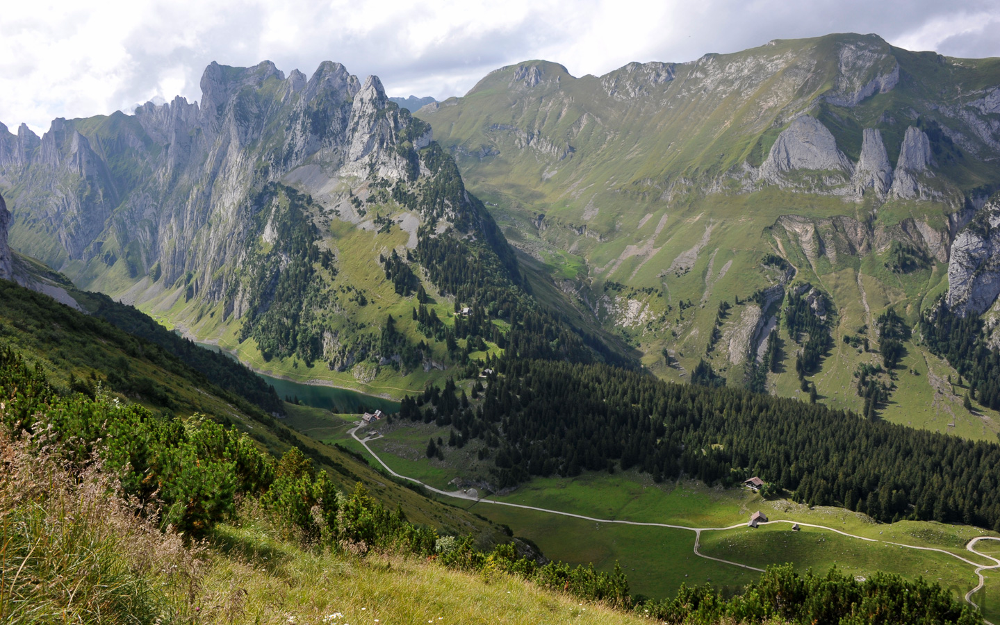 Impressive mountain scenery [28 mm, 1/320 sec at f / 13, ISO 500]